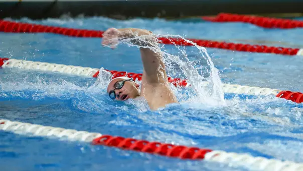 Pablo Santos swims the freestyle in YSU's meet against IU Indy on Jan. 9, 2026.