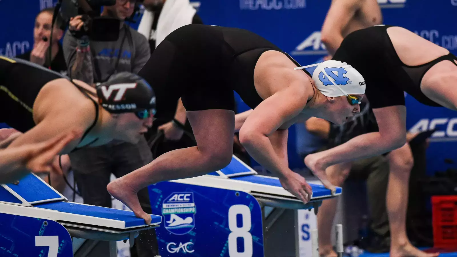 UNC Swimming & Diving Boasts 17 CSCAA Scholar All-Americans