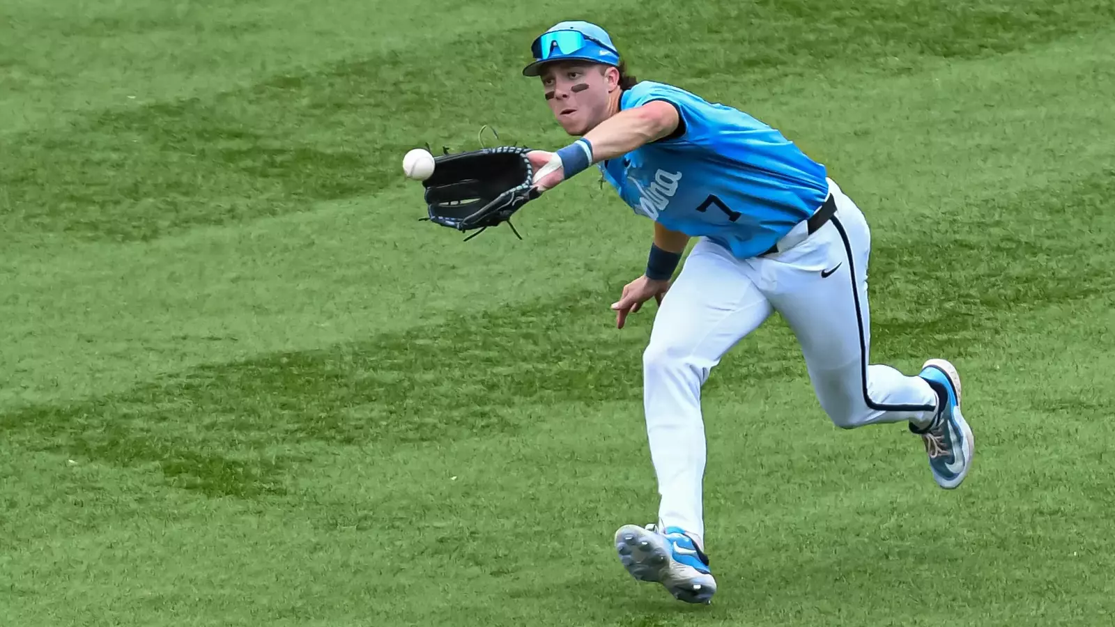 Vance Honeycutt Named to ABCA/Rawlings Gold Glove Team