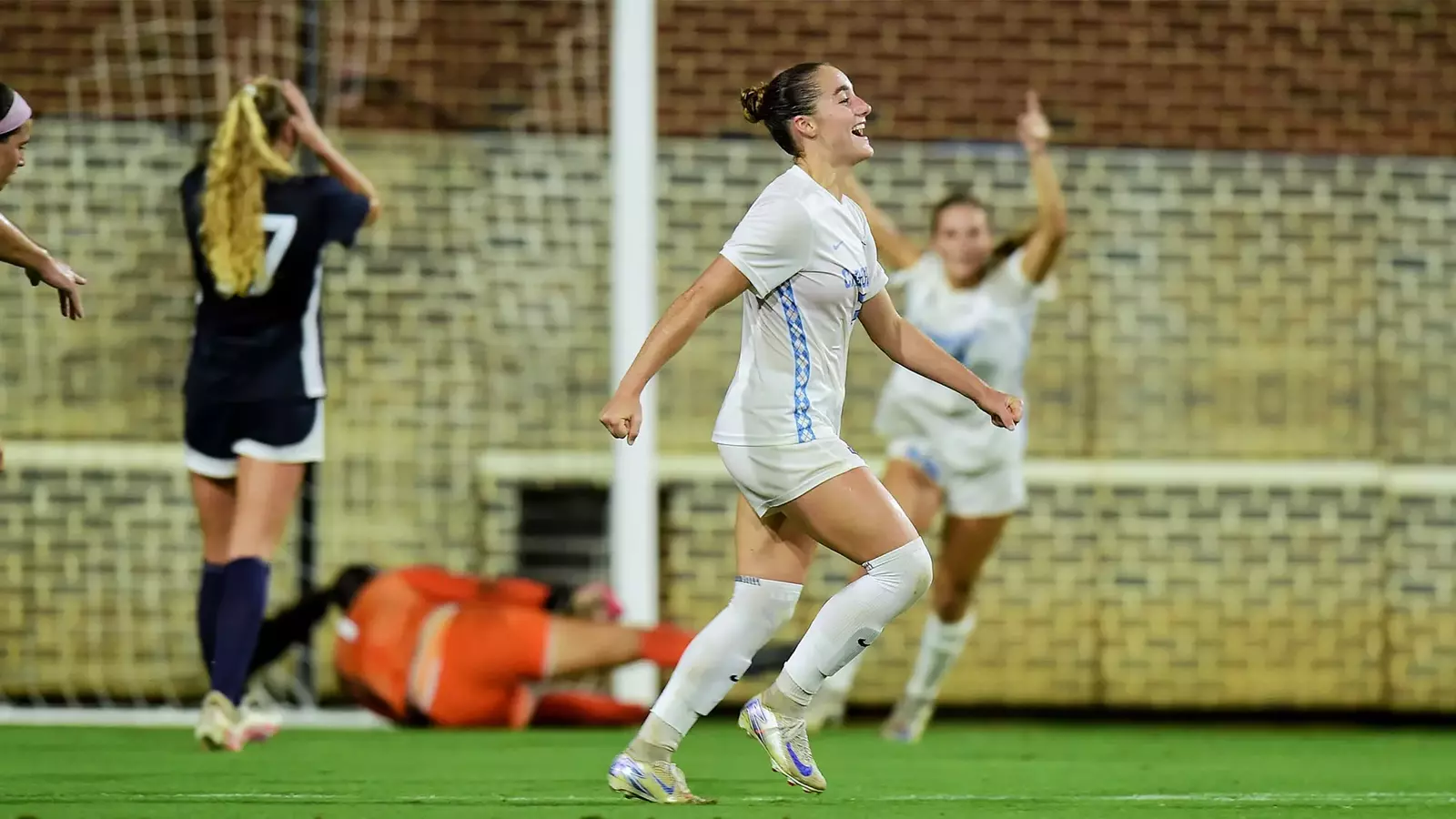 Linda Ullmark’s Career Night Leads No. 4 UNC Women’s Soccer To 3-2 Win Over No. 19 Virginia