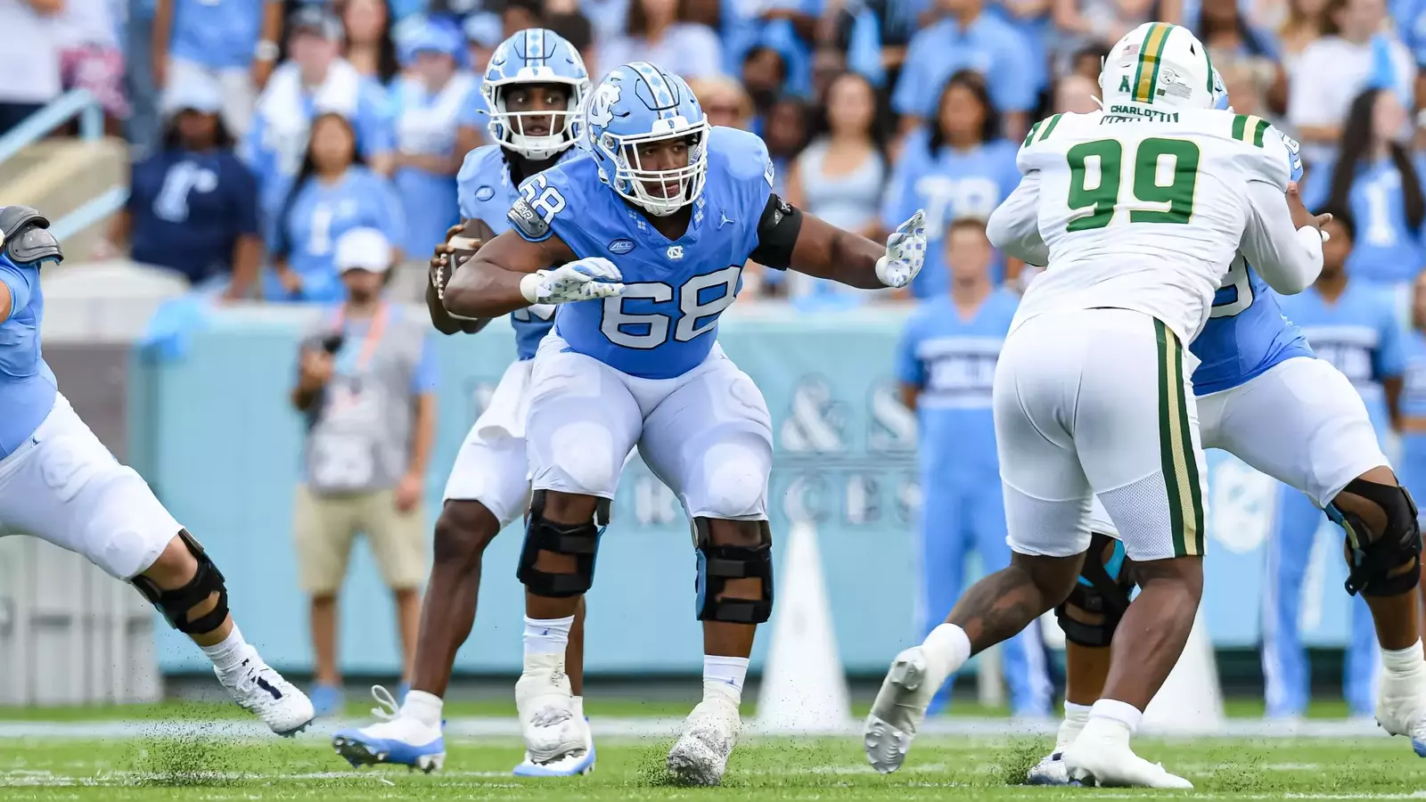 UNC Offensive Lineman Aidan Banfield Earns FWAA Freshman All-America Honors