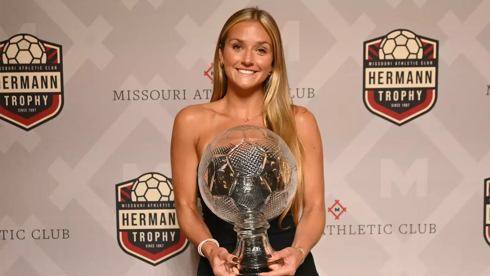 Kate Faasse Wins 2024 MAC Hermann Trophy