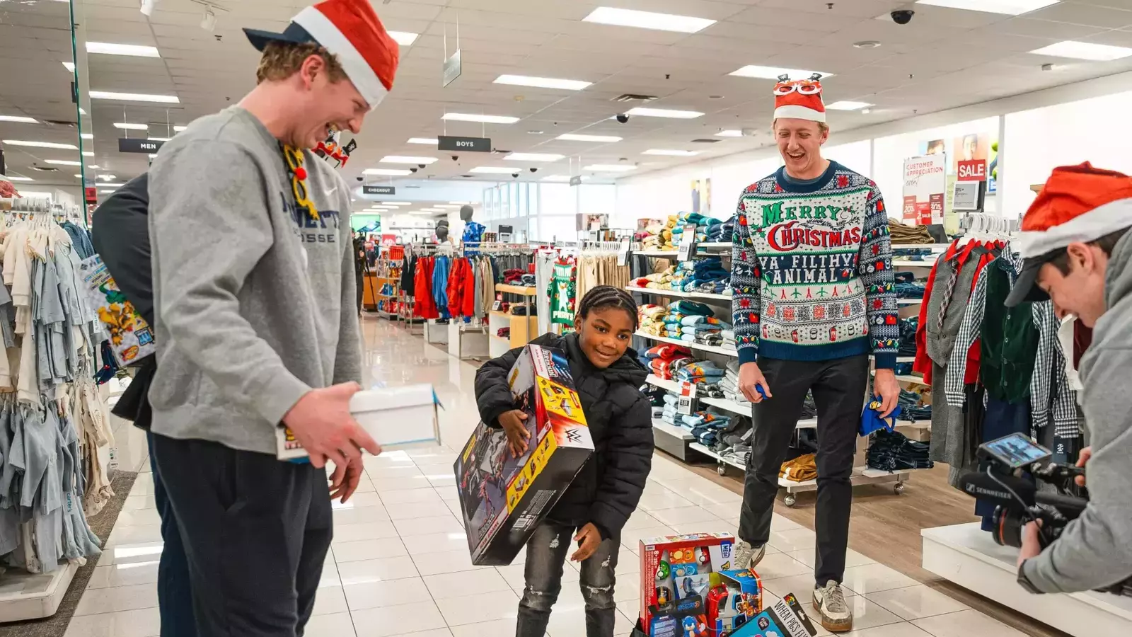 Marquette Athletics Hosts Shopping With The Golden Eagles – Marquette University Athletics