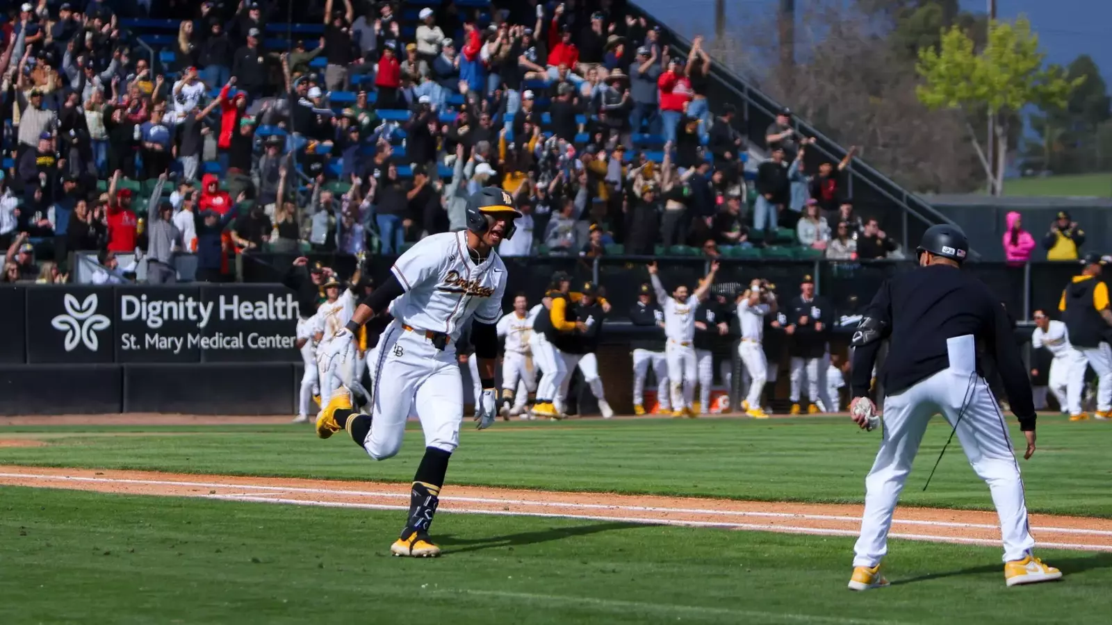 lopez-s-late-hr-sends-dirtbags-past-cal-state-fullerton-9-6-long-beach-state-university-athletics