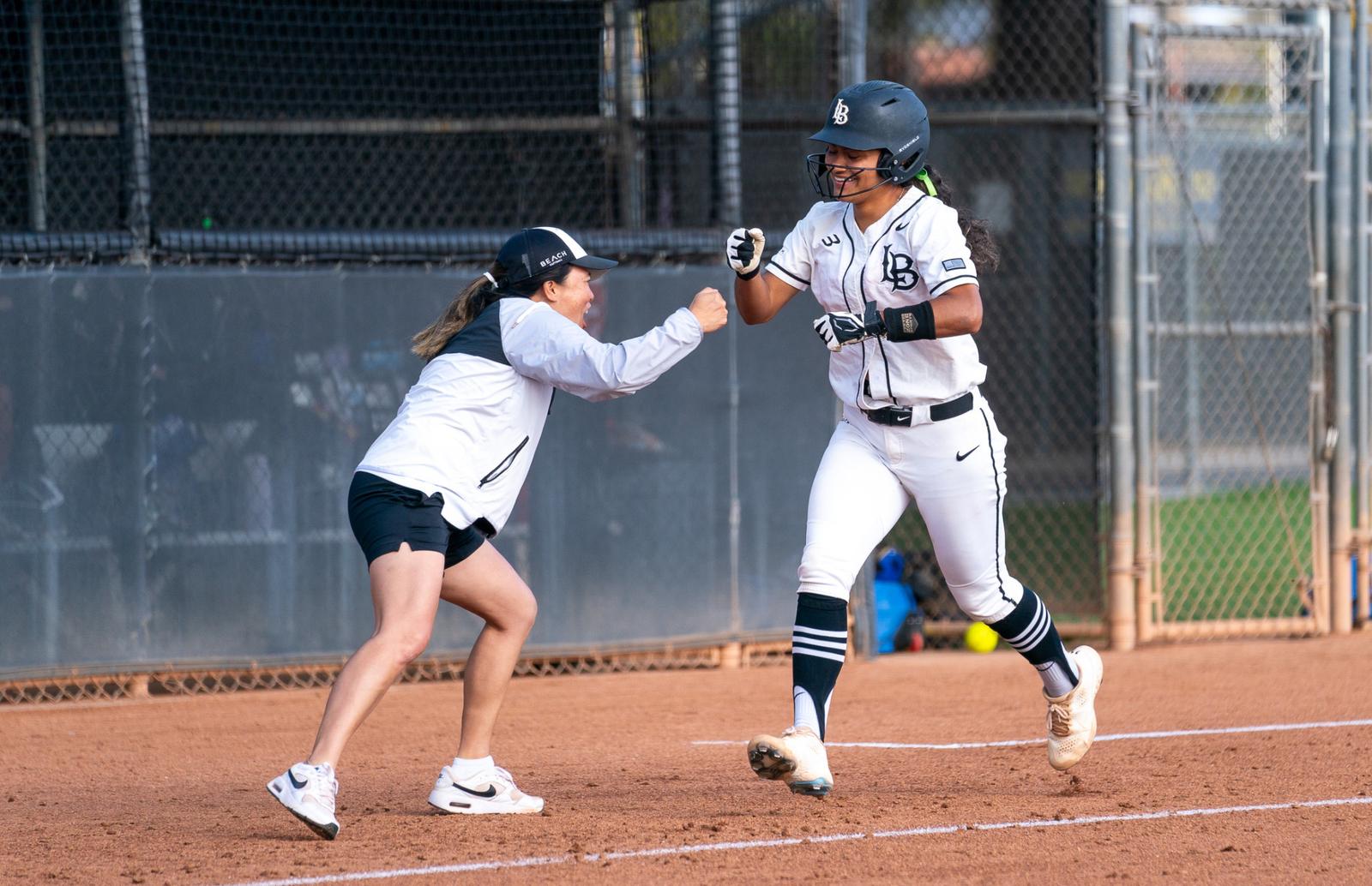 Softball wins two in dominant fashion against Cal State Bakersfield