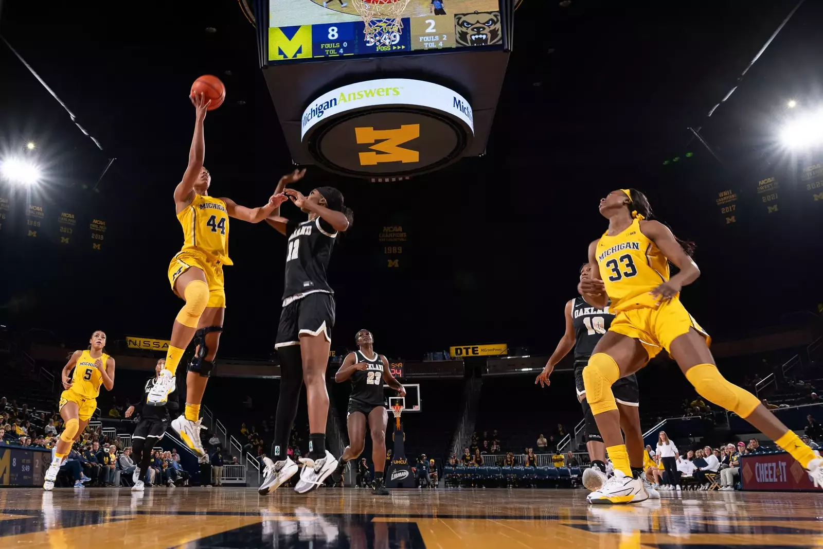 balanced-attack-sends-u-m-past-oakland-university-of-michigan-athletics