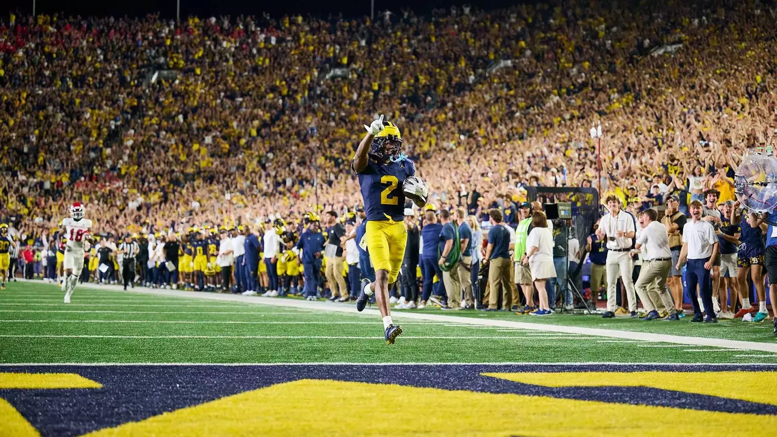 Wolverines’ 17 pontos no quarto período garantem vitória na abertura da temporada sobre Fresno State
 #ÚltimasNotícias