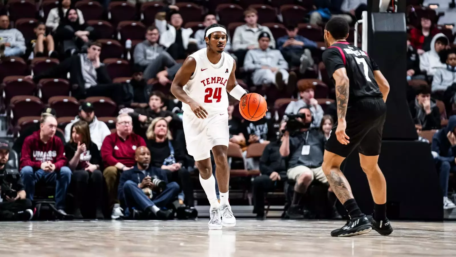 Mashburn Jr. Eclipses 2,000-Point Mark for Collegiate Career; Men's Basketball Defeats UMass, 87-80 - Temple