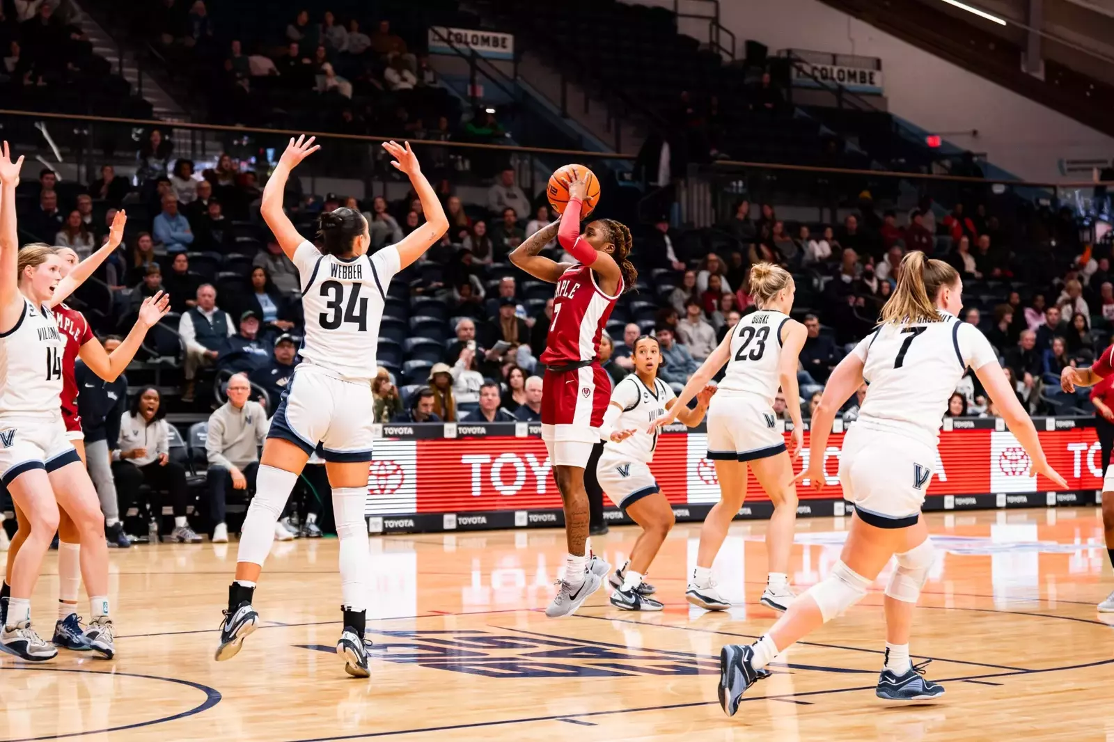 Temple Women's Basketball Lifts The Trophy In The Inaugural Women's Big 5 Classic Championship - Temple