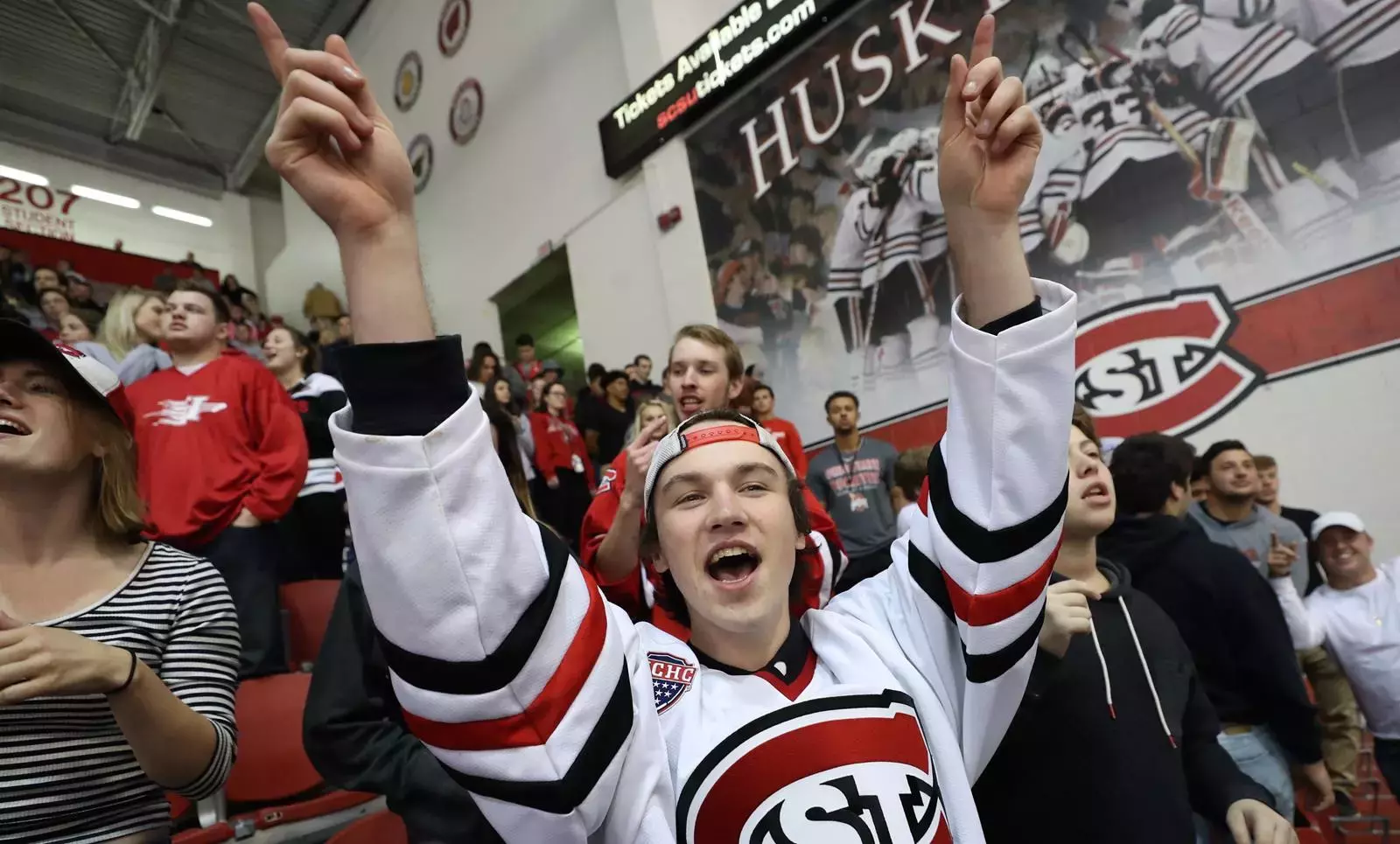 SCSU Men's Hockey game on Nov. 4 will start at 407 p.m. St. Cloud