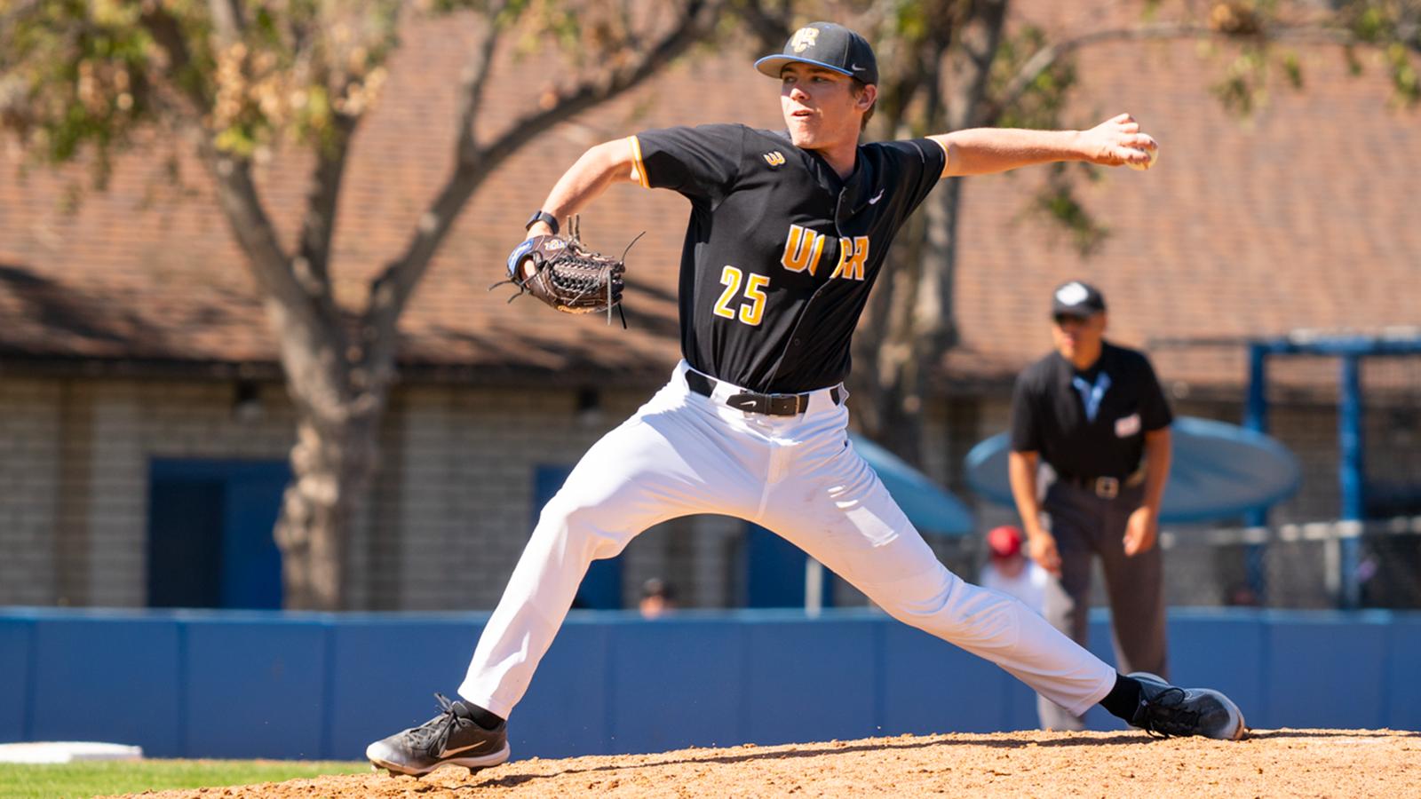 Kyle Gladding Riverside Highlanders Drop Series to Mustangs - UC Riverside Athletics