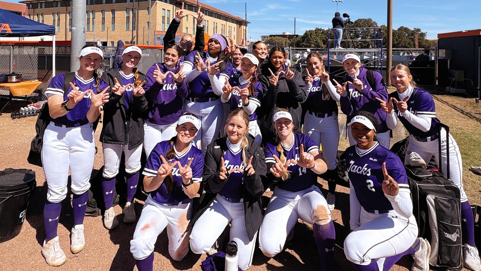 Utsfa SFA Wins UTSA Roadrunner Classic Championship - Stephen F. Austin
