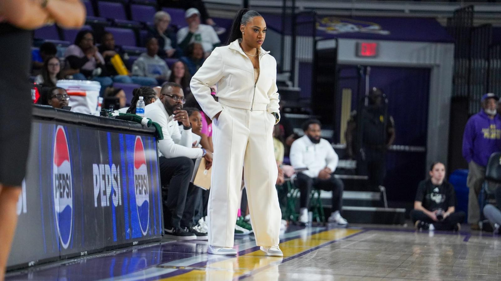 Tomekia Reed 2026 Camp Registration is Open - Charlotte Athletics
