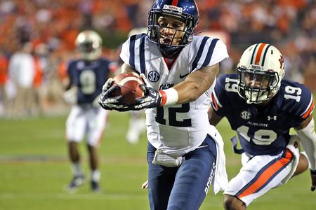 Ole miss top football gloves