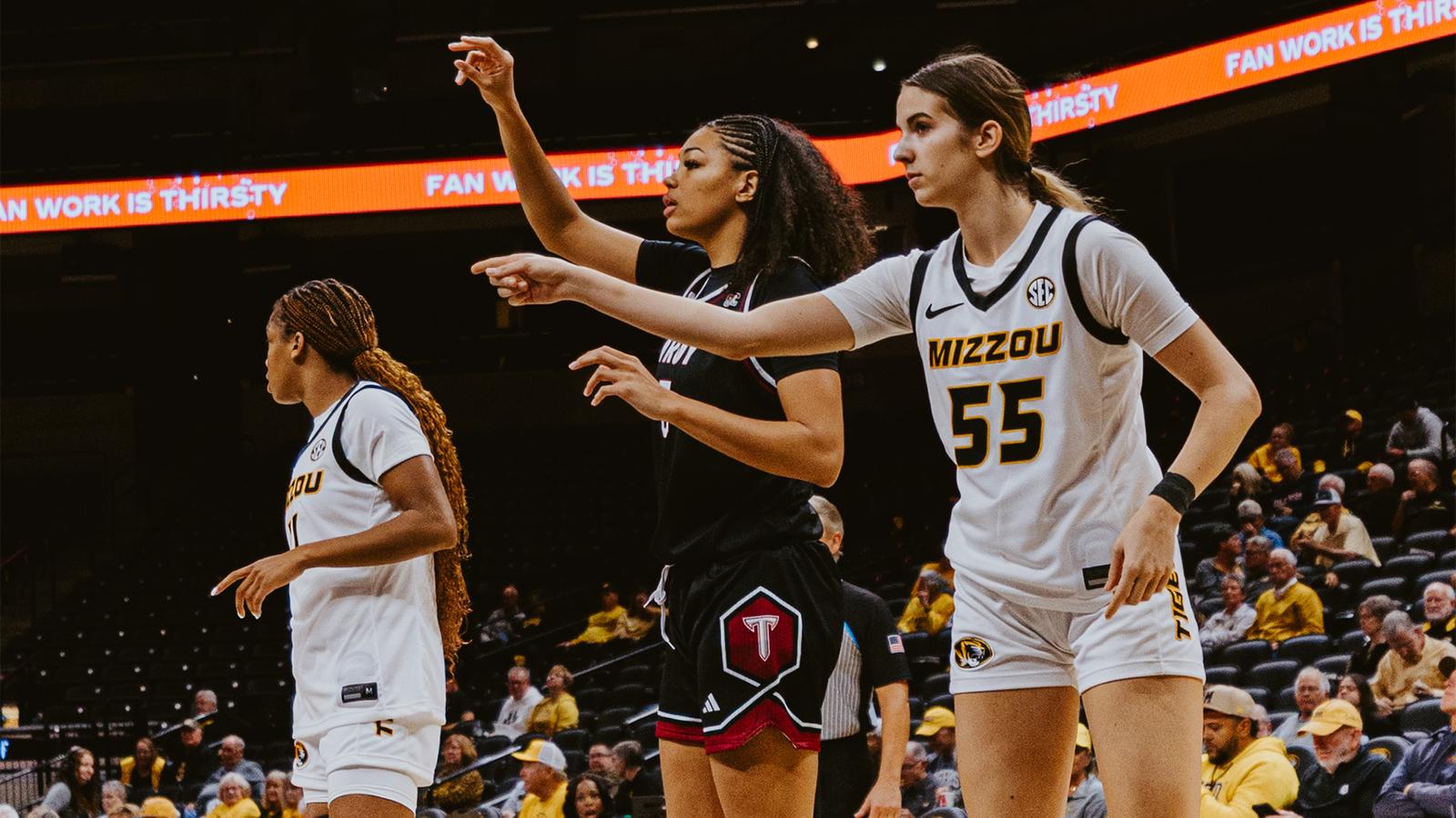 Women’s Basketball Upsets Missouri in Dominant Fashion, Dyer Scores 1,000th Point Women’s Basketball Upsets Missouri in Dominant Fashion, Dyer Scores 1,000th Point